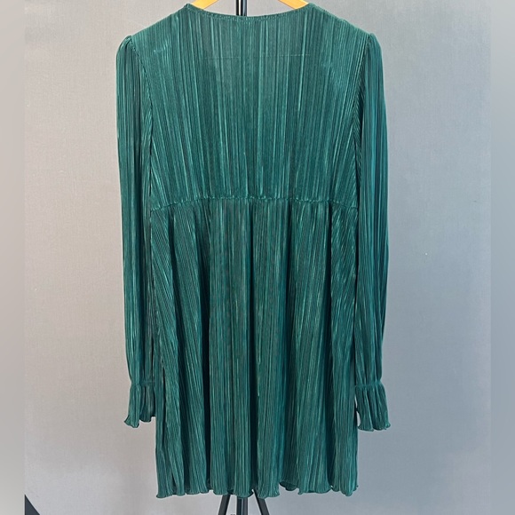 Emerald Green Mini Dress. Long Sleeve. Frenchy. - Picture 2 of 2
